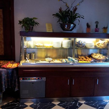 מסטרה Hotel Regit מראה חיצוני תמונה