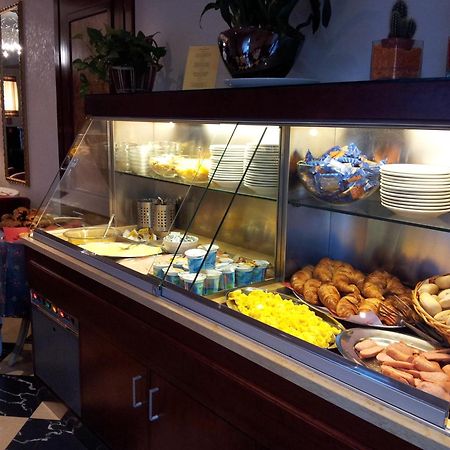 מסטרה Hotel Regit מראה חיצוני תמונה