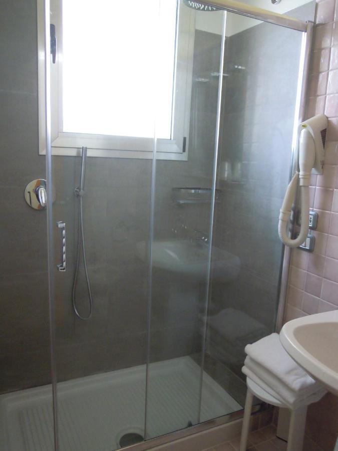 מסטרה Hotel Regit מראה חיצוני תמונה