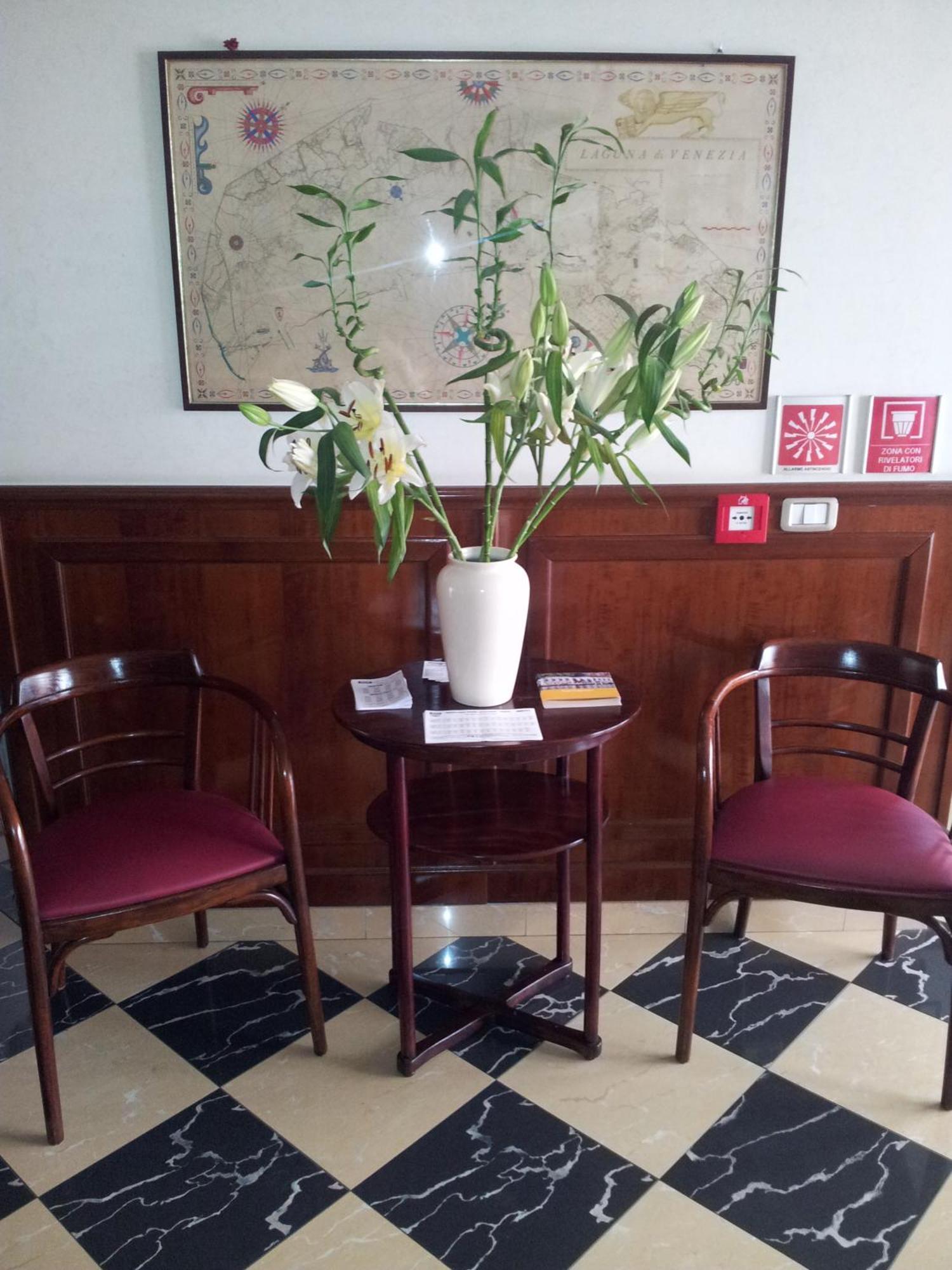 מסטרה Hotel Regit מראה חיצוני תמונה