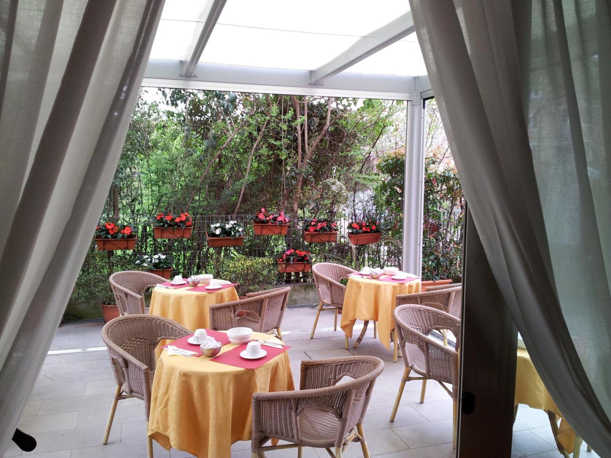 מסטרה Hotel Regit מראה חיצוני תמונה