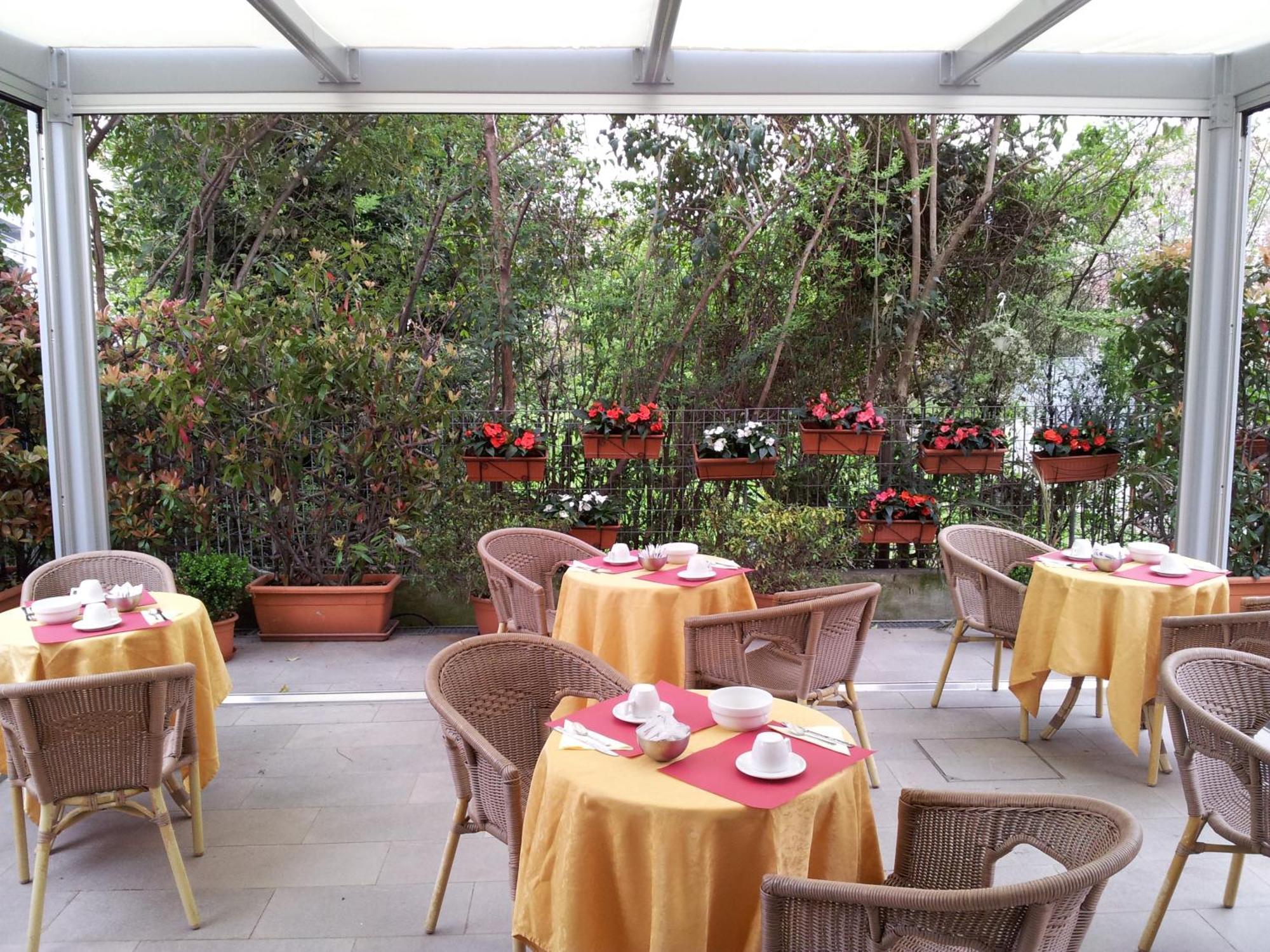 מסטרה Hotel Regit מראה חיצוני תמונה
