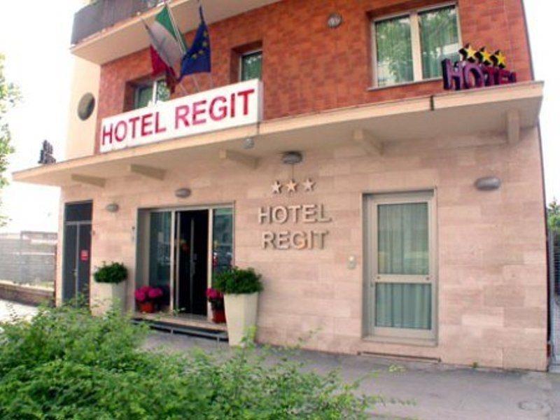 מסטרה Hotel Regit מראה חיצוני תמונה