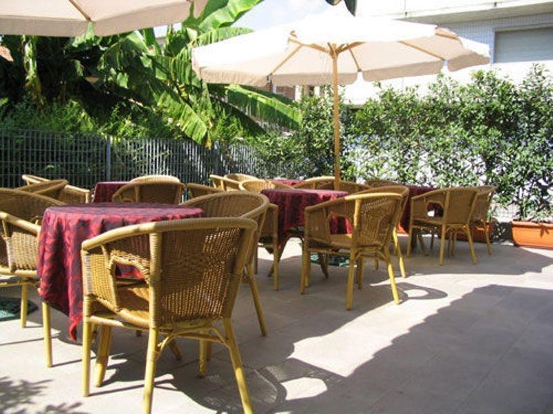 מסטרה Hotel Regit מראה חיצוני תמונה