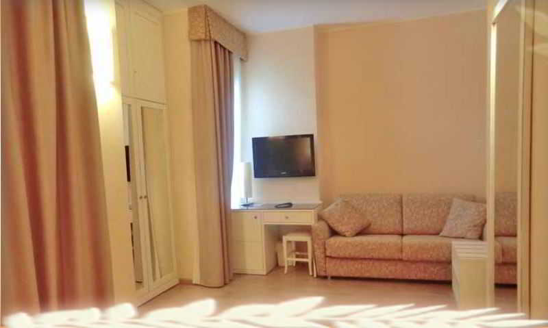 מסטרה Hotel Regit מראה חיצוני תמונה