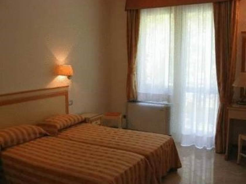 מסטרה Hotel Regit מראה חיצוני תמונה
