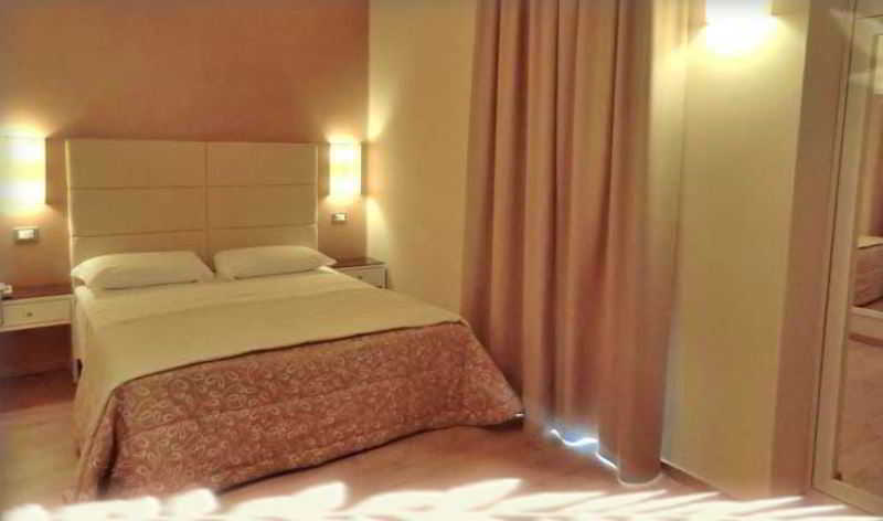 מסטרה Hotel Regit מראה חיצוני תמונה