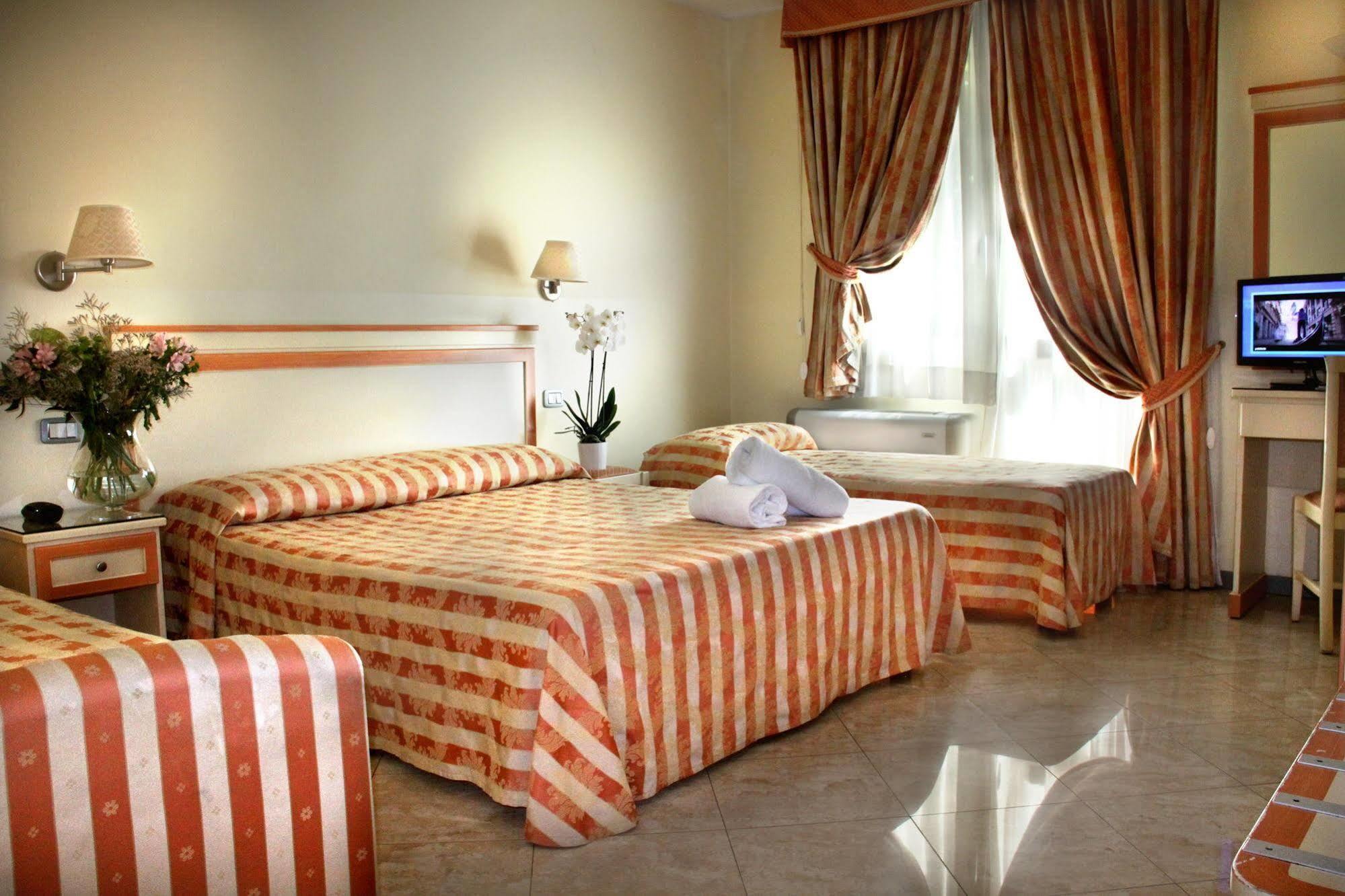 מסטרה Hotel Regit מראה חיצוני תמונה