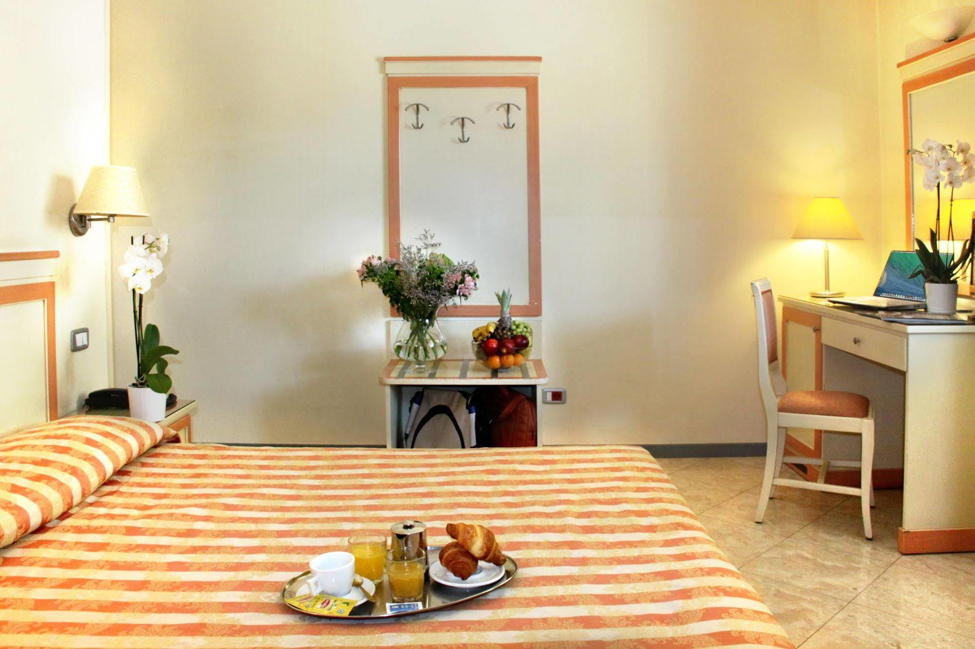 מסטרה Hotel Regit מראה חיצוני תמונה