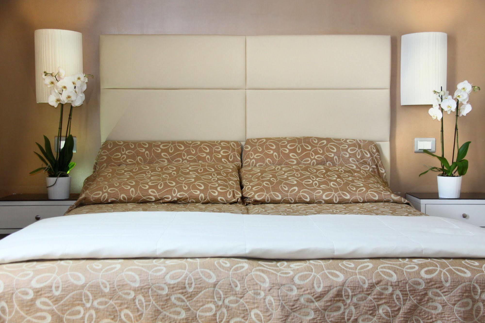 מסטרה Hotel Regit מראה חיצוני תמונה