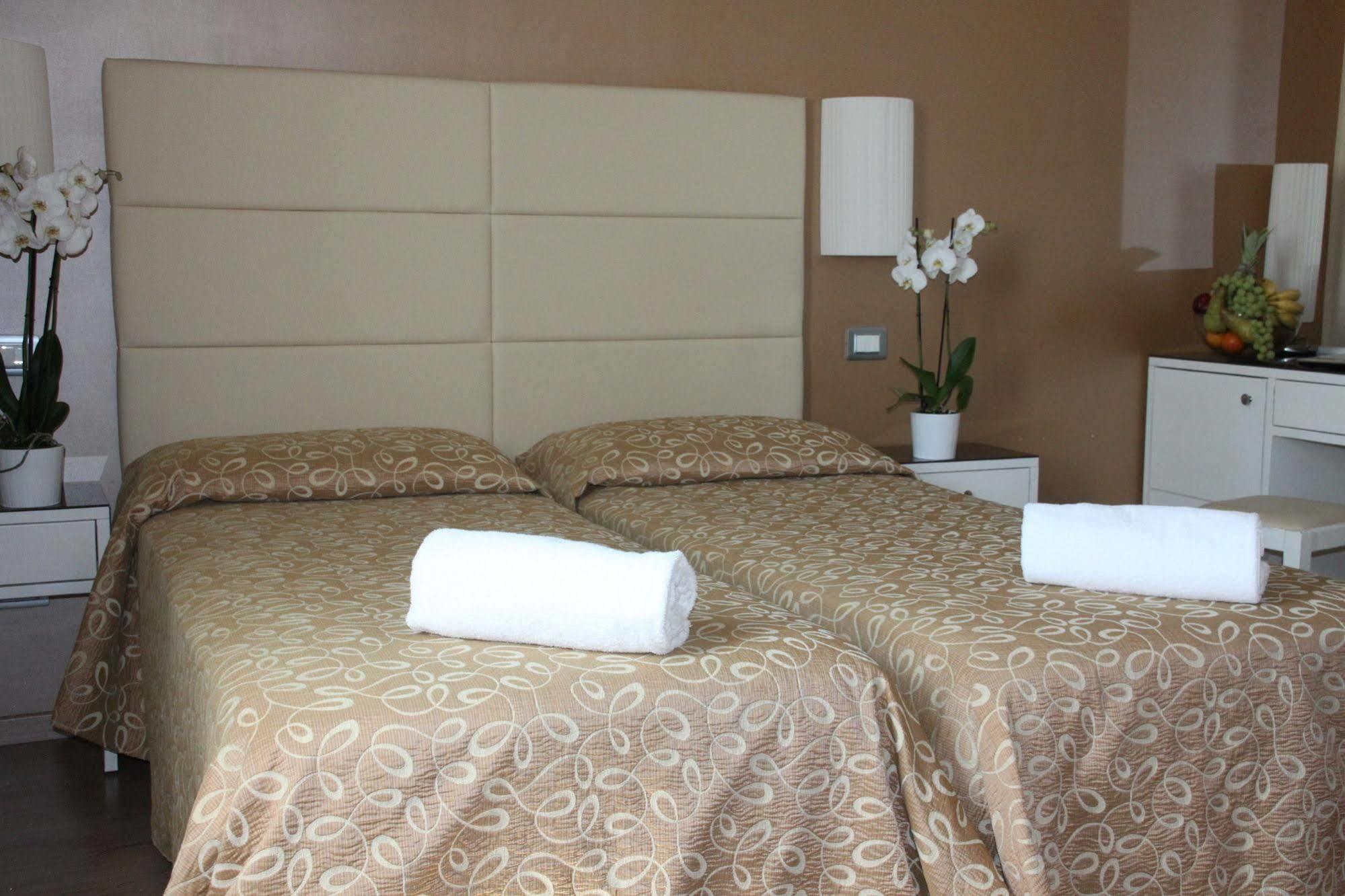 מסטרה Hotel Regit מראה חיצוני תמונה