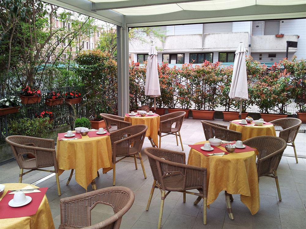 מסטרה Hotel Regit מראה חיצוני תמונה